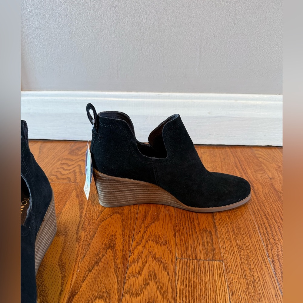 Tom’s Women’s Kallie Black Suede Ankle Booties - Picture 4 of 11